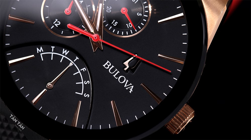 Đồng hồ Bulova 97C111 - Logo và biểu tượng thương hiệu Bulova được hoàn thiện sắc nét