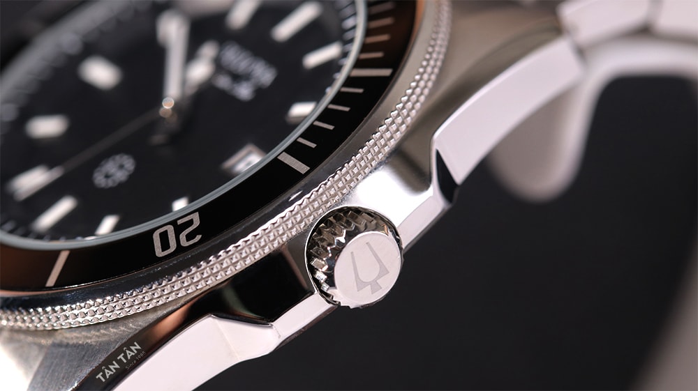 Đồng hồ Bulova 98B203 - Bộ vỏ ngoài được hoàn thiện góc cạnh, tỉ mỉ