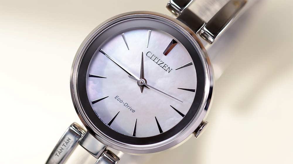 Đồng hồ Citizen EM0631-83D Bộ kim thanh mảnh, nữ tính cùng cọc số tối giản