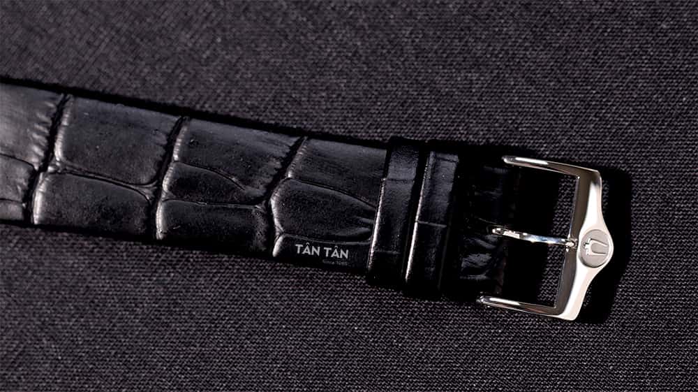 Đồng hồ Bulova 96A240 - Dây đen truyền thống dập vân cá sấu thời thượng