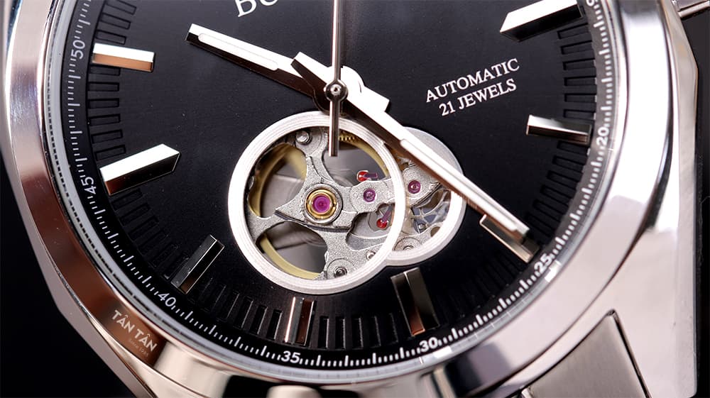 Đồng hồ Citizen EM0589-88X - Thiết kế lộ máy Open-Heart đặc trưng của Bulova