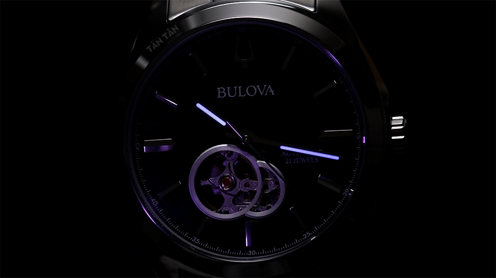 Đồng hồ Citizen EM0589-88X - Bộ kim và cọc số phủ dạ quang đẹp mắt