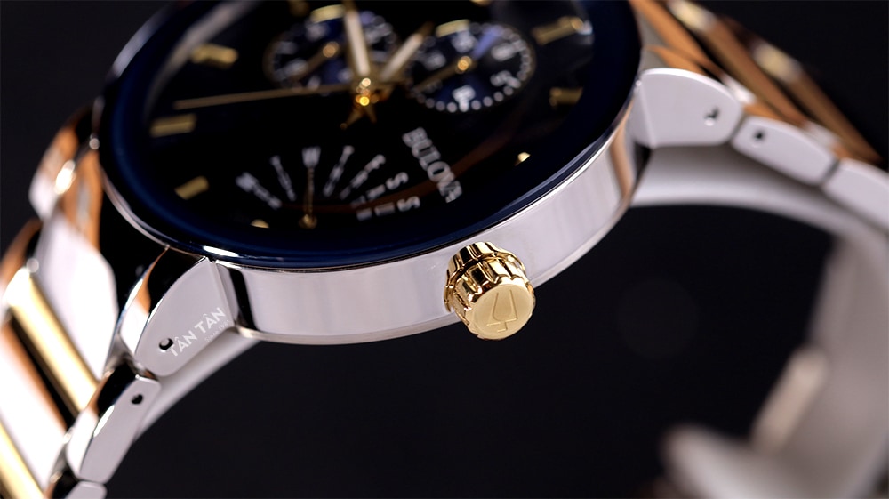 Đồng hồ Bulova 98C123 - Bộ vỏ sáng bóng cùng núm chỉnh giờ tinh xảo
