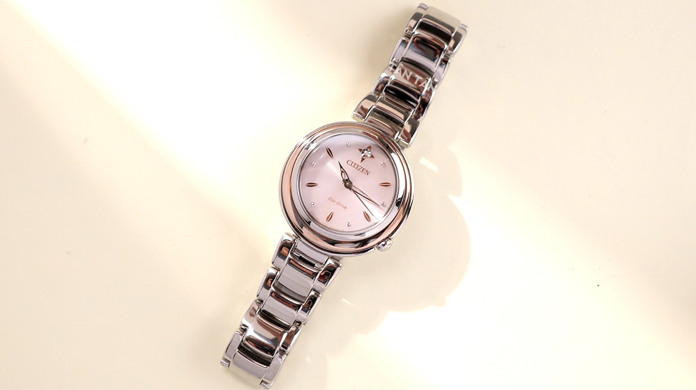 Đồng hồ Citizen EM0589-88X - Tổng thể thiết kế của Citizen EM0589-88X