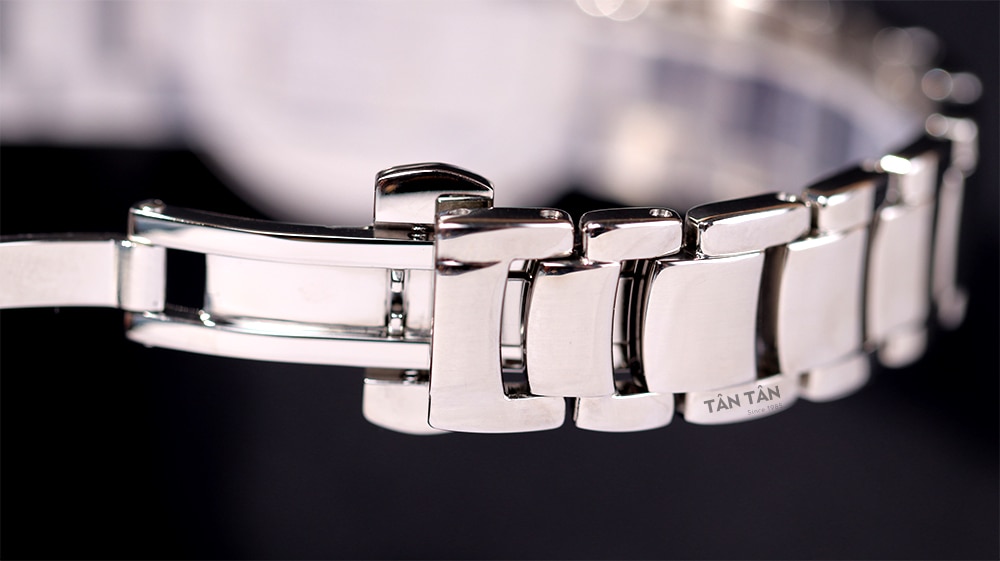 Đồng hồ Citizen EM0589-88X - Khóa gập chắc chắn cùng nút bấm thông minh tiện lợi