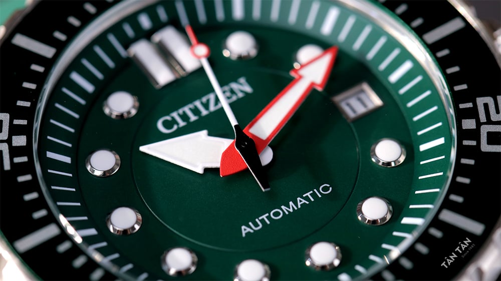Đồng hồ Citizen NJ0129-10X Ký hiệu bộ máy Automatic tại góc 6 giờ