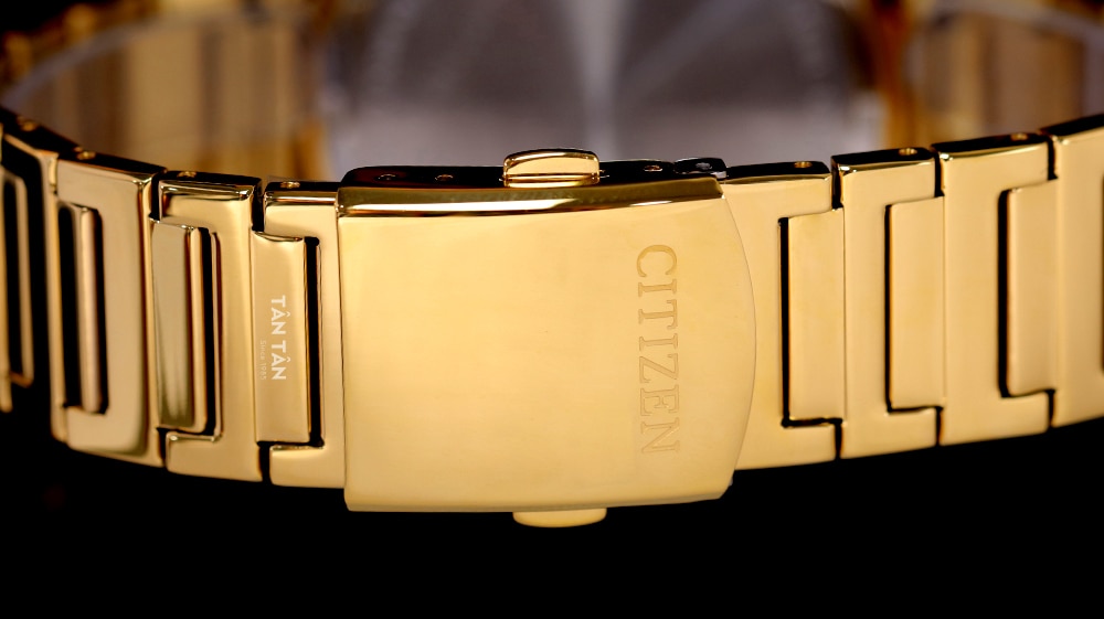 Đồng hồ Citizen BE9182-57A - Dây thép mạ PVD vàng gold kết hợp cùng khóa gập tiện lợi