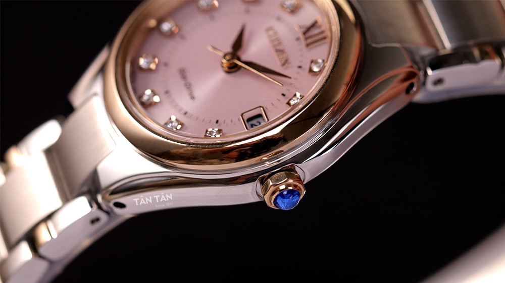 Đồng hồ Citizen EW2546-87X - Thiết kế vỏ bo cong của Citizen EW2546-87X