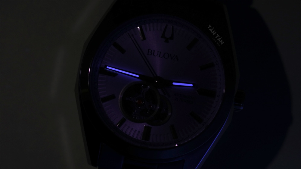 Đồng hồ Bulova 98A284 - Bộ kim và cọc số phủ dạ quang tiện lợi