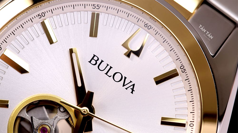 Đồng hồ Bulova 98A284 - Logo Bulova ở gốc 12h và những vạch chia phút làm tỉ mỉ
