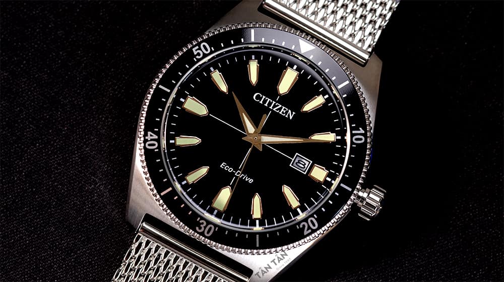 Đồng hồ Citizen AW1590-55E Thiết kế mặt số tiêu chuẩn của một mẫu diver watch