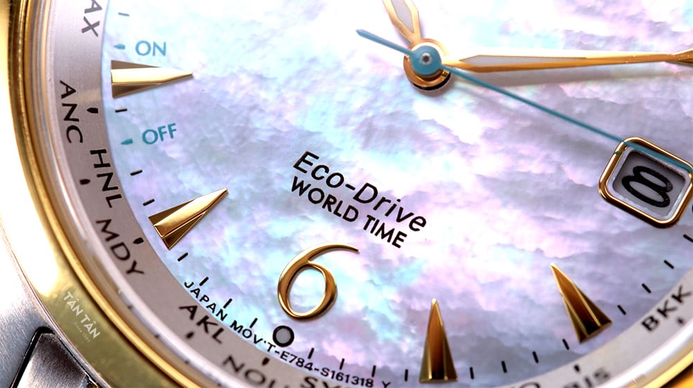 Đồng hồ Citizen FC8008-88D - Trên mặt số đồng hồ có in nhiều tính năng hữu dụng