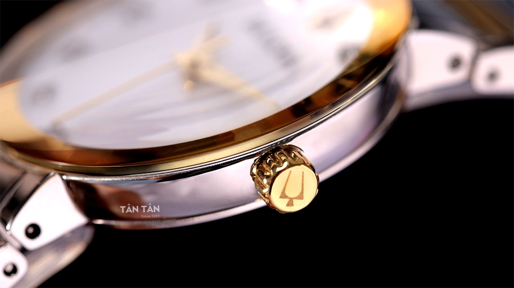 Đồng hồ Bulova 98P180 - Mặt số được bao phủ bằng kính