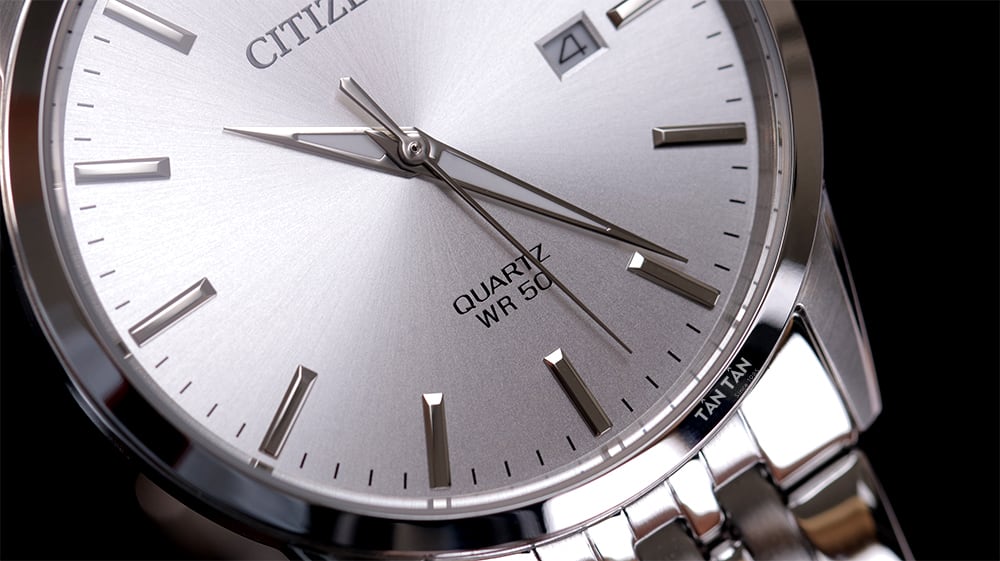 Đồng hồ Citizen BI5000-87A - Ký hiệu bộ máy Quartz và độ chịu nước 50 mét