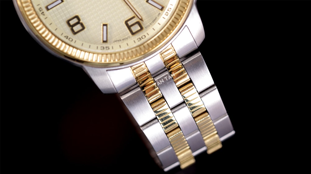 Đồng hồ Citizen BI1084-54P - Các mắt dây demi làm với  nhiều khía