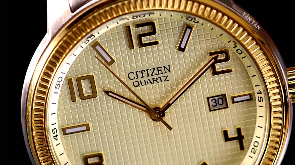 Đồng hồ Citizen BI1084-54P - Logo Citizen và ký hiệu bộ máy tại góc 12 giờ