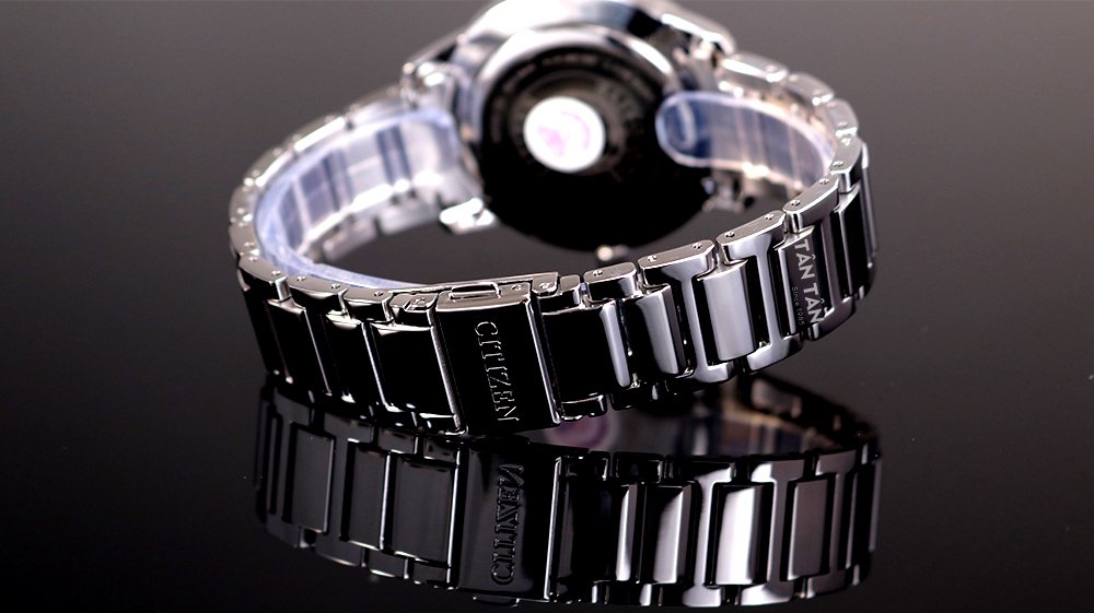 Đồng hồ Citizen BM 7520-88N - Dây đeo chắc chắn cùng khóa bấm tiện lợi