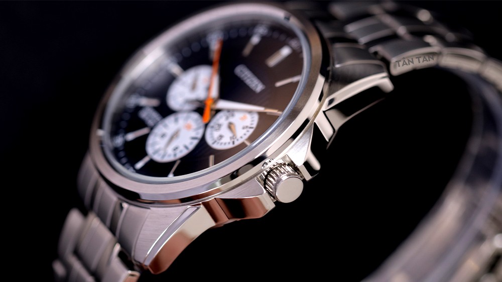 Đồng hồ Citizen AG8340-58L - Thiết kế vỏ thép góc cạnh mạnh mẽ