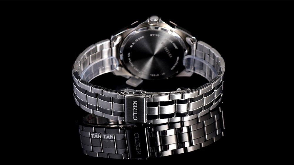 Đồng hồ Citizen AG8340-58L - Dây đeo thép không gỉ chắc chắn, bền bỉ