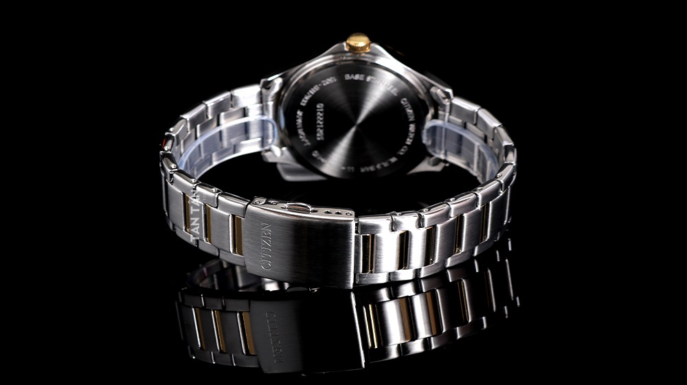 Đồng hồ Citizen BF2005-54L - Dây đeo với một liên kết chắc chắn