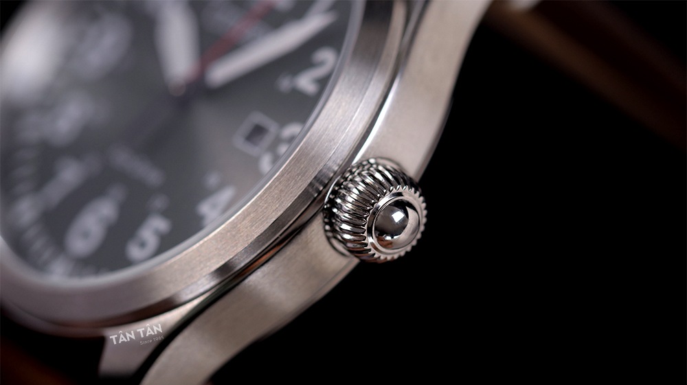 Đồng hồ Citizen AW1620-13X - Núm chỉnh giờ thiết kế to hình vương miện