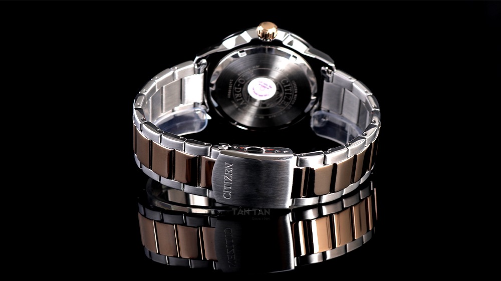 Đồng hồ Citizen AW1524-84E - Dây đeo 3 mắt cùng khoá gài chắc chắn