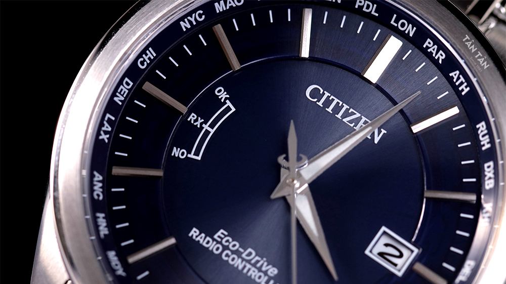 Đồng hồ Citizen CB0250-84L - Mặt số đồng hồ hiển thị với các thông tin dễ nhìn