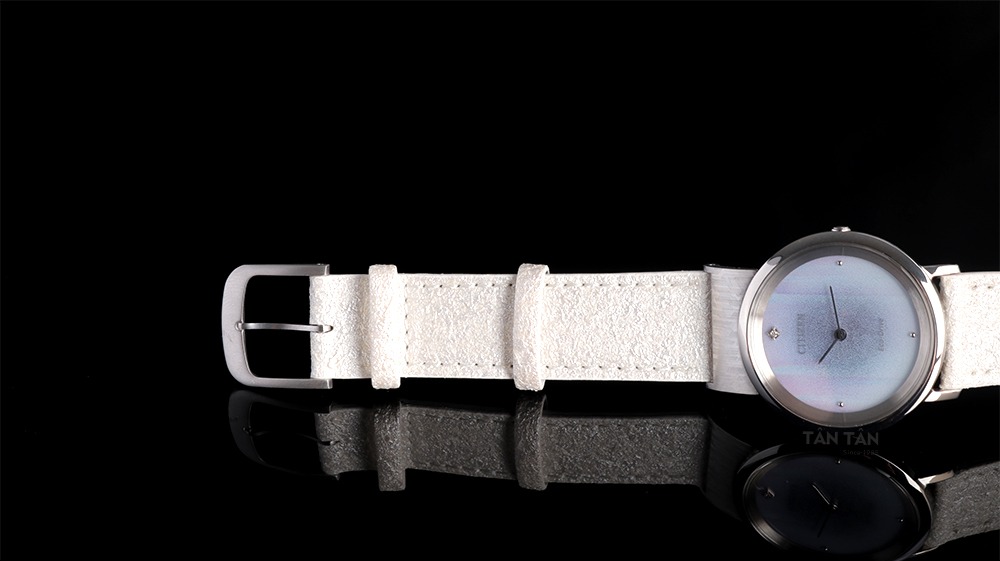Đồng hồ Citizen EG7091-14A - Dây da màu sáng được làm bằng công nghệ độc quyền