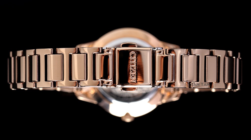 Đồng hồ Citizen EW2539-87Y - Dây đeo thép không gỉ  nguyên khối chắc chắn