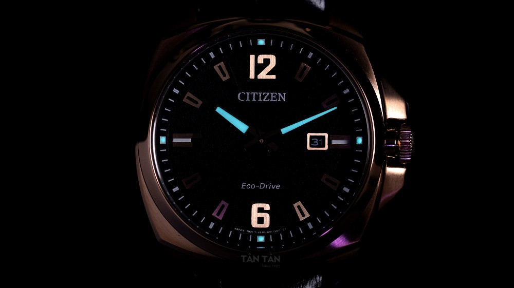Đồng hồ Citizen AW1723-02E - Hai kim chính và các chấm ở cọc số phủ dạ quang
