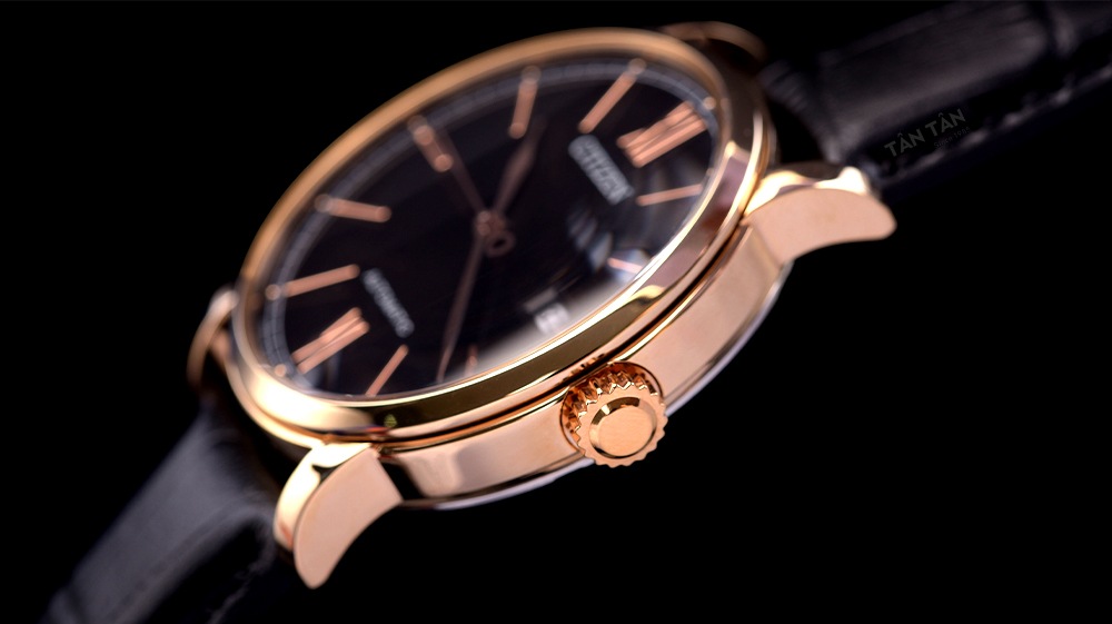 Đồng hồ Citizen NJ0133-12E - Bộ vỏ sáng bóng và núm chỉnh giờ dạng nắp chai