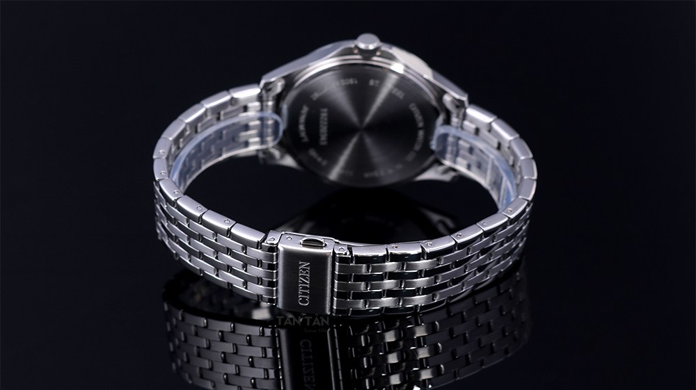 Đồng hồ Citizen BF2020-51E - Dây đeo 7 mắt bằng thép không gỉ với khóa gập chắc chắn