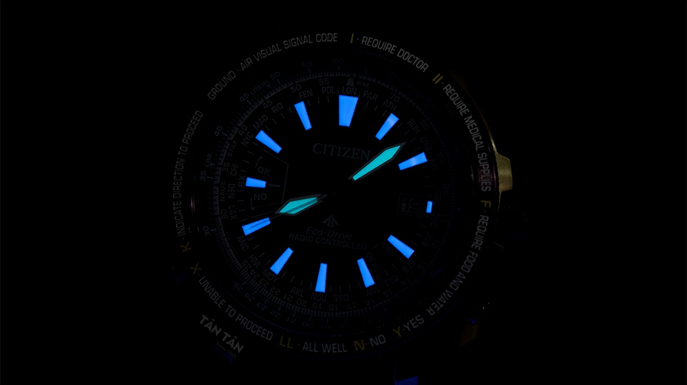 Đồng hồ Citizen CB0204-14L - Bộ máy Eco-Drive thân thiện môi trường và có chức năng phát quang