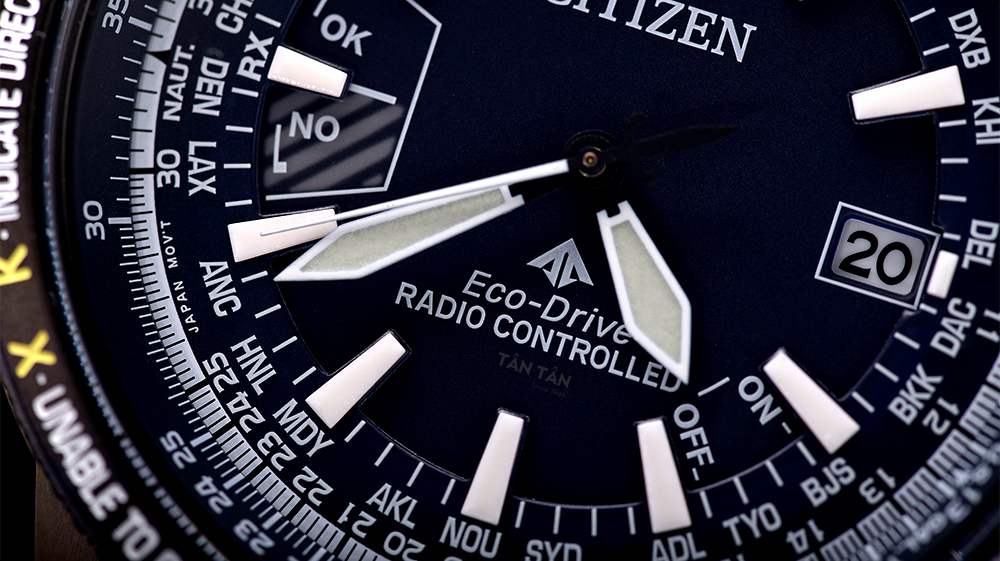 Đồng hồ Citizen CB0204-14L - Bộ kim hình kiếm to bản, sắc nét được đặt ở trung tâm