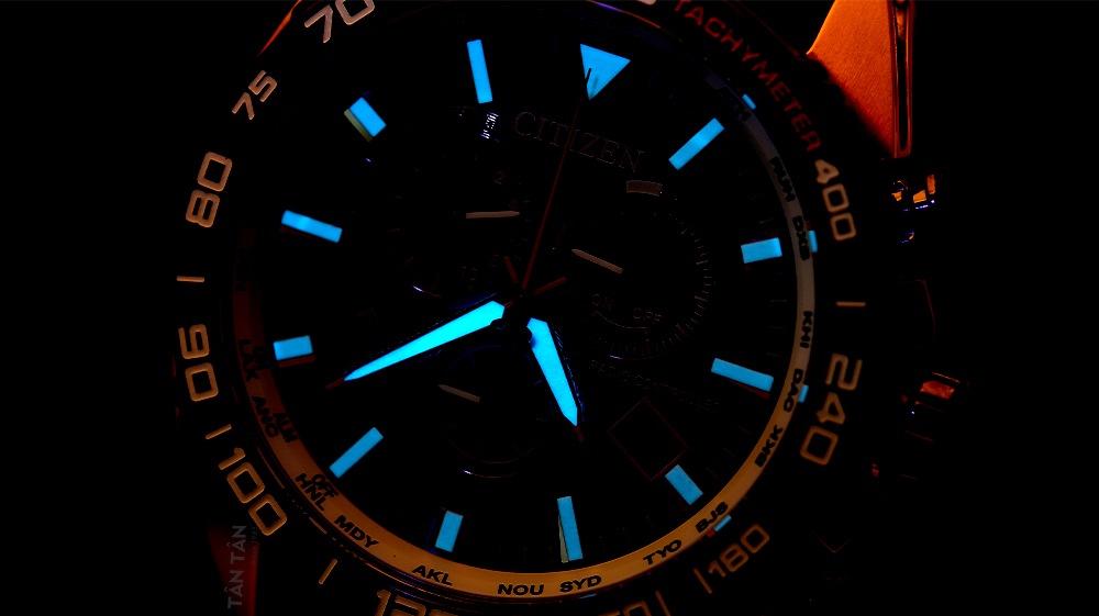 Đồng hồ Citizen CB5038-14E Kim và các cọc số có hiển thị dạ quang siêu sáng