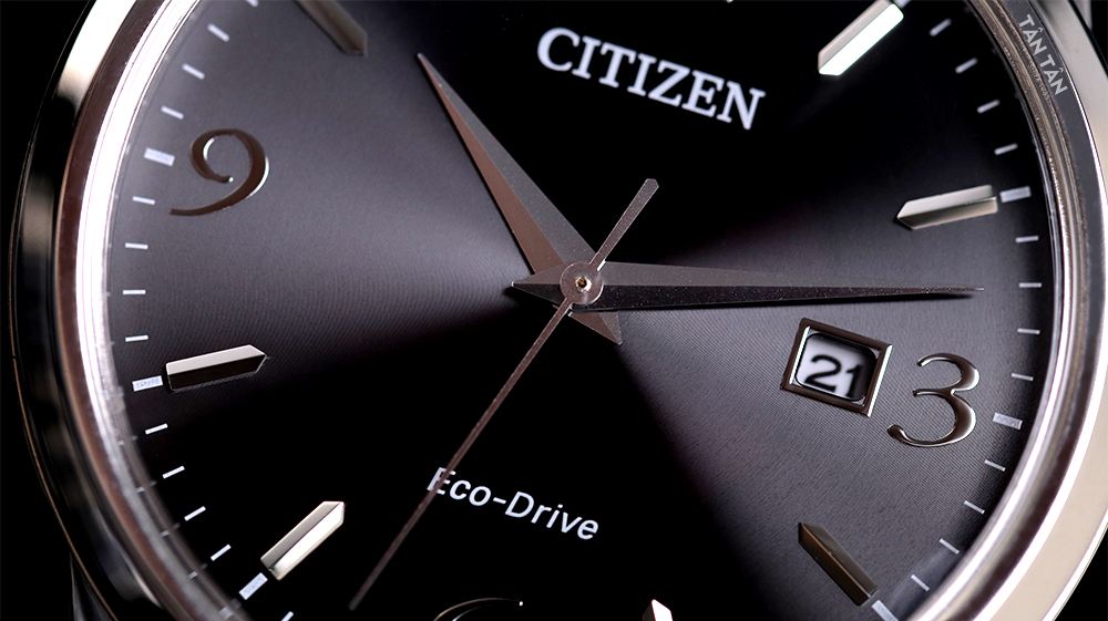 Đồng hồ Citizen BM7300-50E - Bộ máy Eco-Drive ở góc 6h và tên thương hiệu Citizen ở vị trí 12h