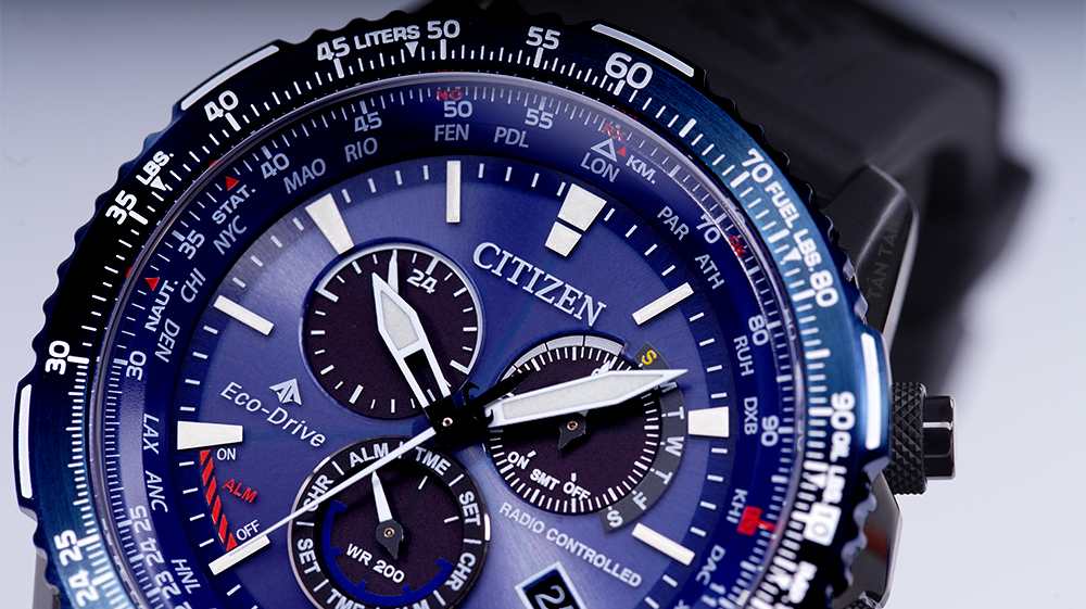 Đồng hồ Citizen CB5006-02L - Các mặt phụ chức năng sắp xếp cân đối trên tổng thể mặt đồng hồ