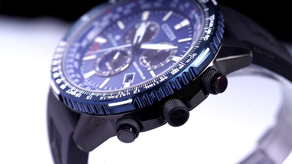 Đồng hồ Citizen CB5006-02L - Niềng bezel chắc chắn với  núm chỉnh giờ