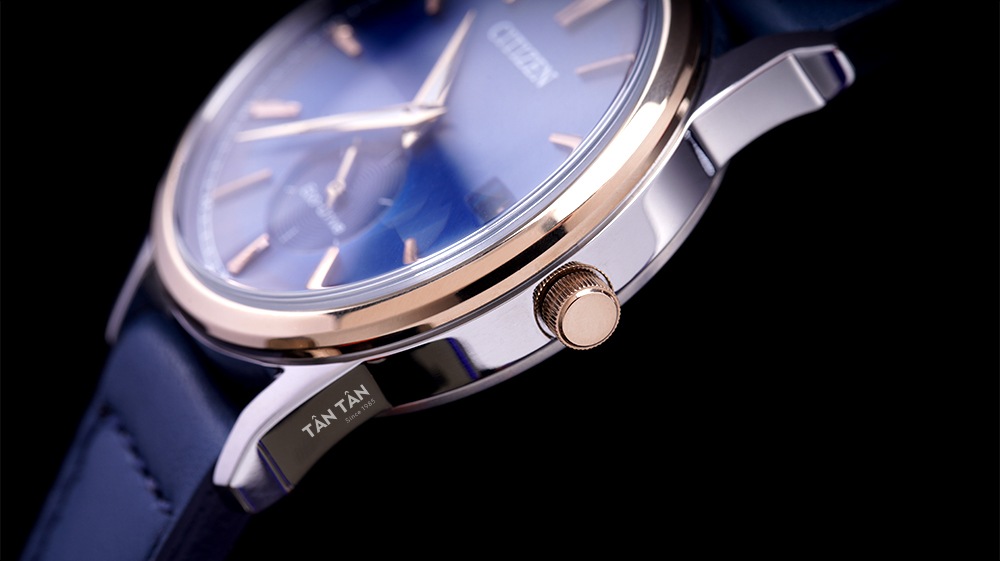 Đồng hồ Citizen NJ0090-13P - Niềng bằng thép không gỉ được mạ vàng hồng cùng tông với núm chỉnh giờ