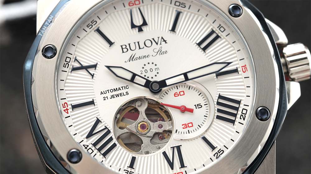 Đồng hồ Bulova 98A225 Bộ kim và mốc giờ la mã màu xanh đương của đồng hồ Bulova Marine Star 98A225