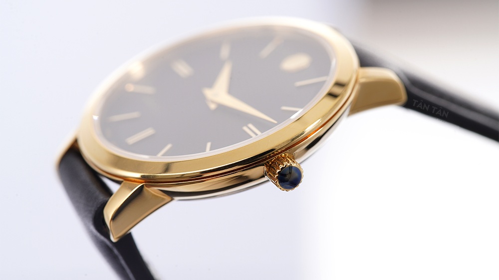 Đồng hồ Movado 0607091 - Bộ vỏ bo tròn mềm mại được mạ PVD vàng gold bền màu, lịch lãm