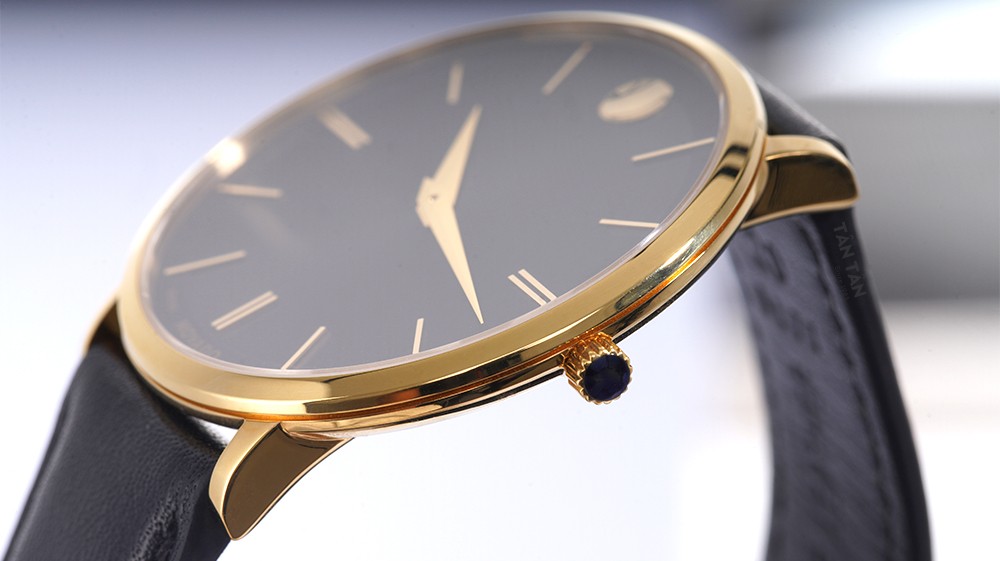 Đồng hồ Movado 0607087 - Bộ vỏ và niềng thiết kế mỏng nhẹ được mạ PVD vàng gold của Movado 0607087