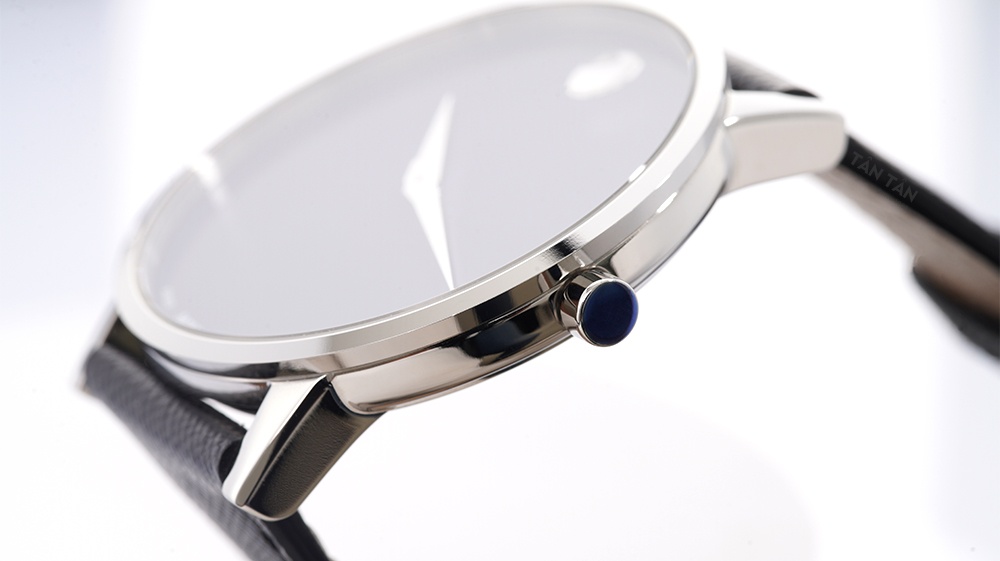 Đồng hồ Movado 0607473 - Bộ vỏ thép không gỉ bo tròn mềm mại được đánh bóng sang trọng