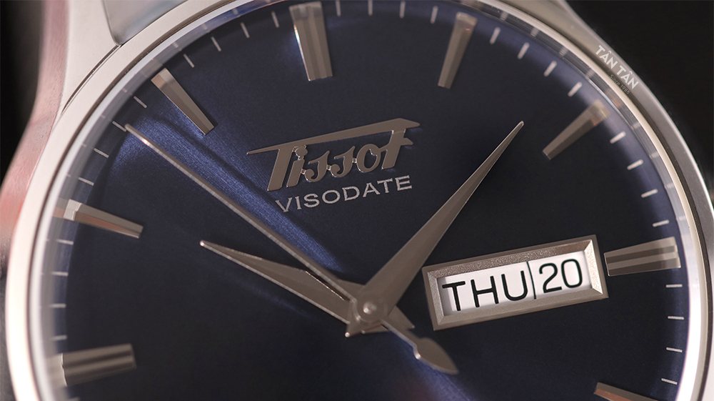 Đồng hồ Tissot T019.430.11.041.00 - Mặt số màu xanh thái bình dương nổi bật các chi tiết của Tissot T019.430.11.041.00