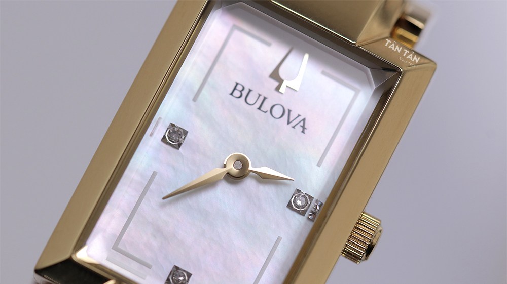 Đồng hồ Bulova 97P141 - Bộ 2 kim và logo Bulova được mạ PVD vàng gold nổi bật trên mặt số