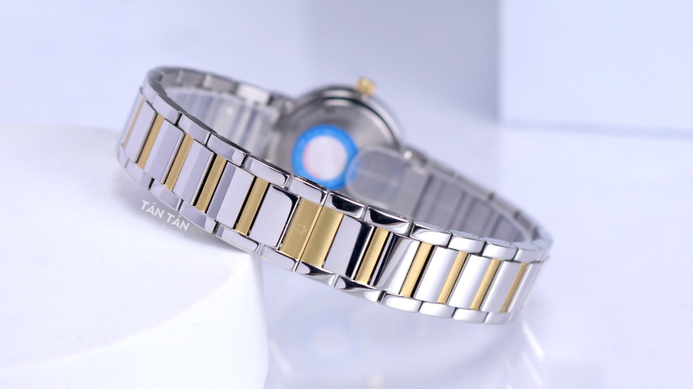 Đồng hồ Bulova 98P157 - Dây đeo thiết kế H-link phối demi vàng gold bắt mắt với khóa gập gọn gàng 