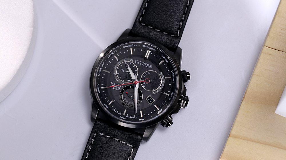 Đồng hồ Citizen BL8155-15E Mặt số màu đen thiết kế multi-dial đa chức năng của đồng hồ Citizen BL8155-15E