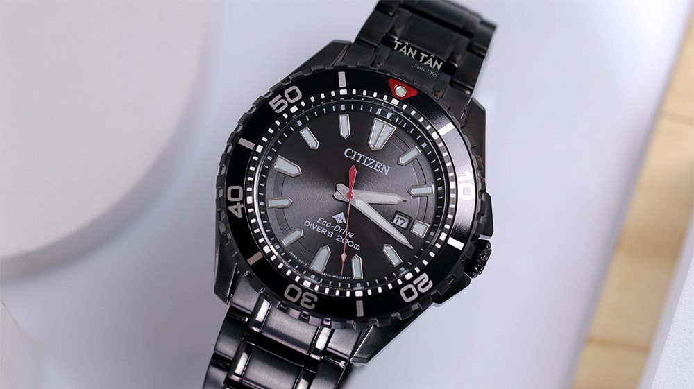 Đồng hồ Citizen BN0195-54E Mặt số màu đen chuẩn Diver Watch với các chi tiết được làm to, rõ nét của Citizen BN0195-54E