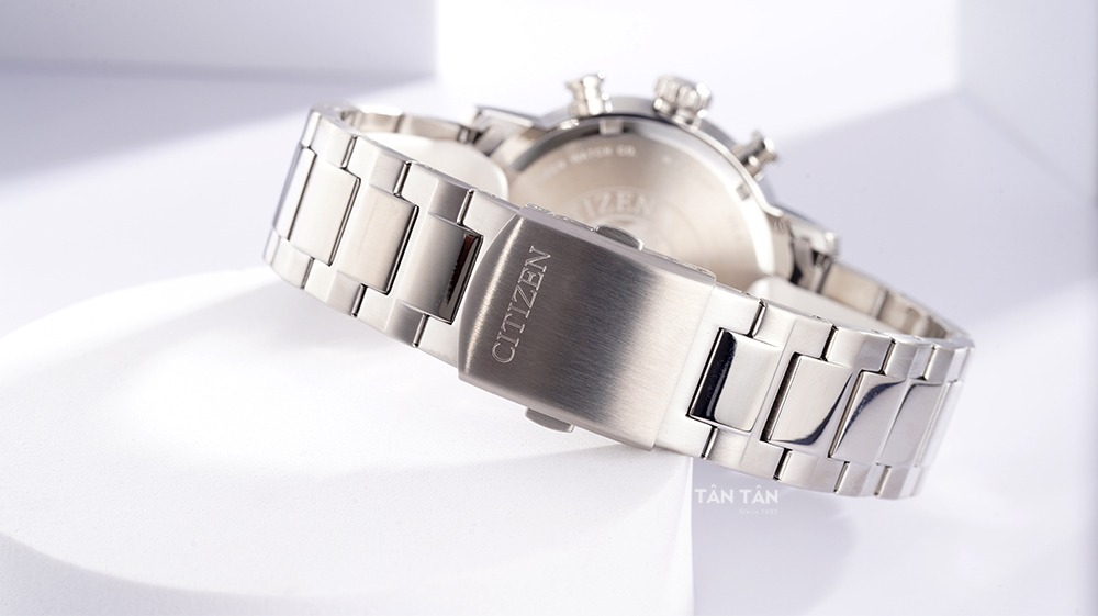 Đồng hồ Citizen CA0641-83E - Dây đeo thép không gỉ thiết kế 3 mắt chắn với khóa gập chắc chắn của CA0641-83E 