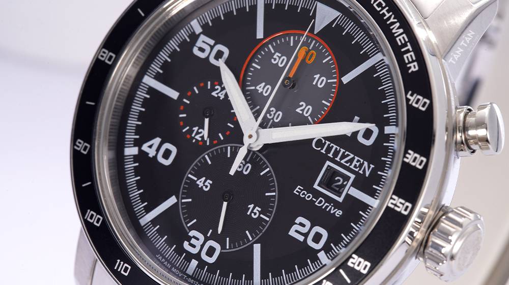 Đồng hồ Citizen CA0641-83E - Bộ kim hình kiếm và các cọc số arab to bản giúp quan sát thời gian dễ dàng  